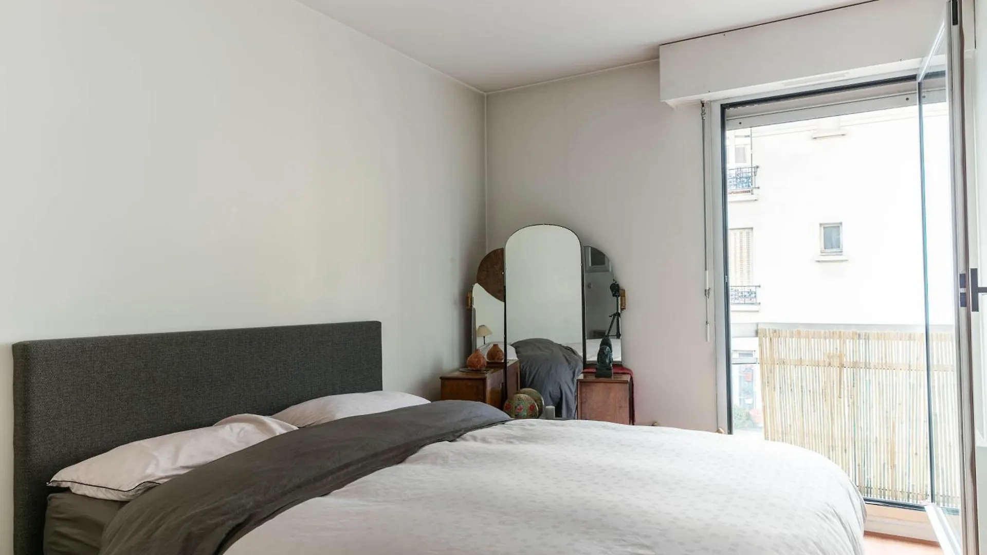 3 Quiet And Bright Paris
